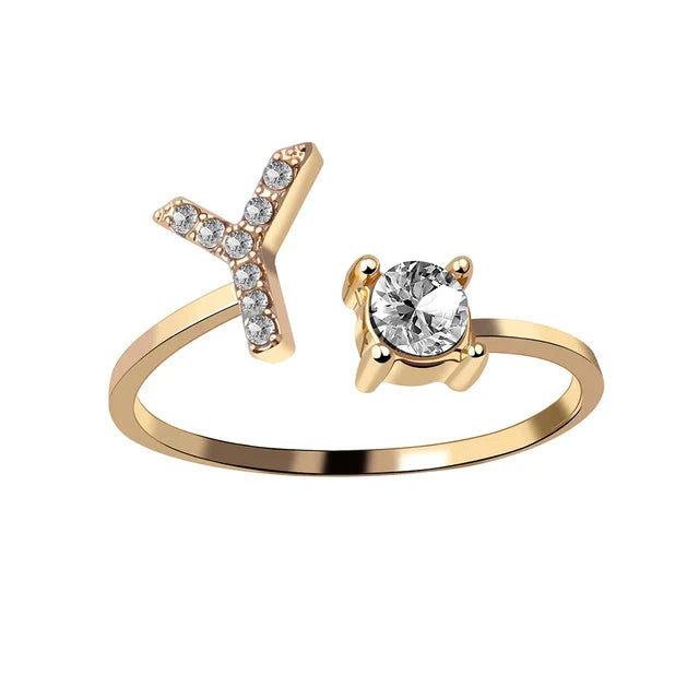 Personlig initialring med solitær diamant