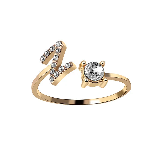 Personlig initialring med solitær diamant