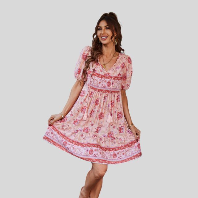 Boho-chic blomstrete kjole med høy midje