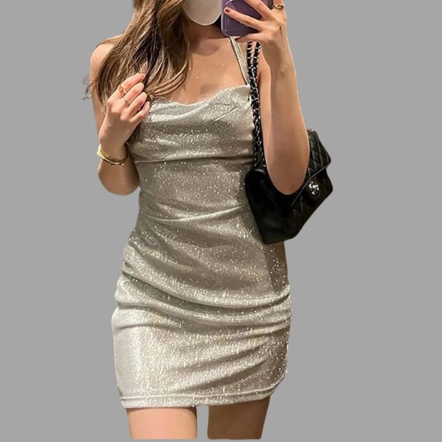 Glitrende bodycon-kjole med spaghettistropper