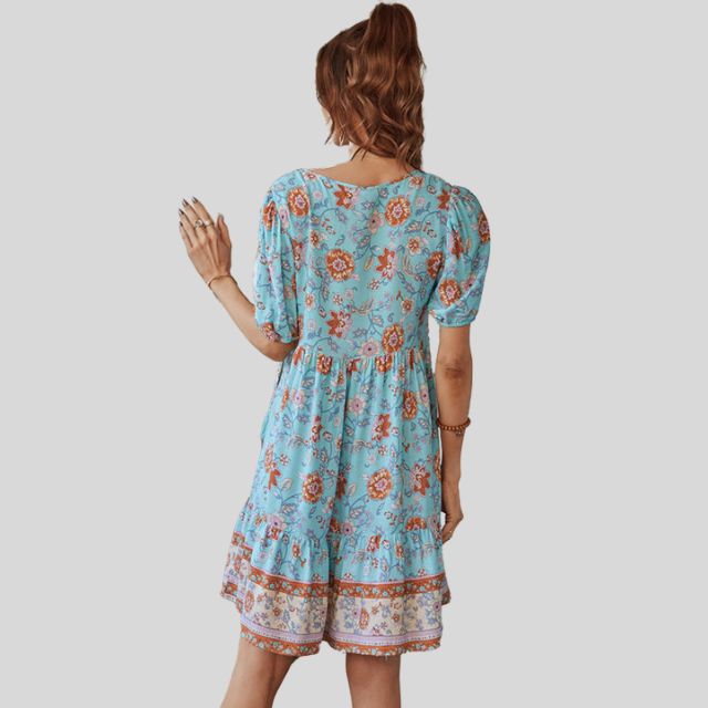 Boho-chic blomstrete kjole med høy midje