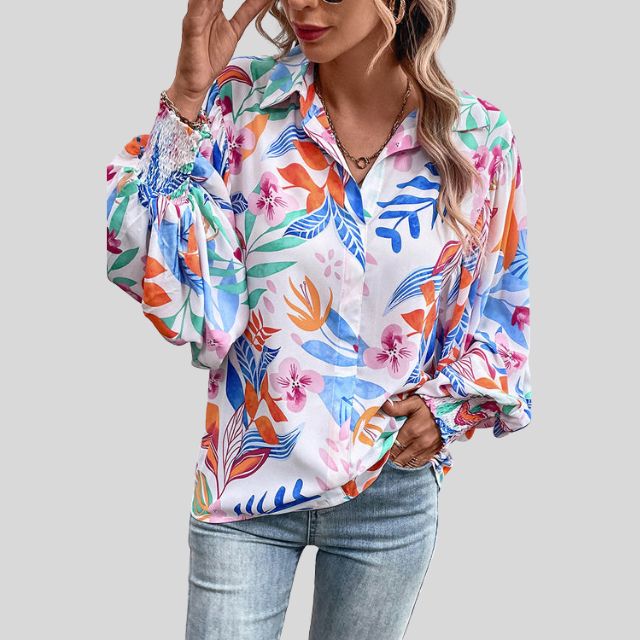 Flytende bluse med blomstertrykk
