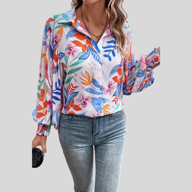 Flytende bluse med blomstertrykk