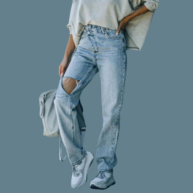 Jeans med høy midje og slitte detaljer