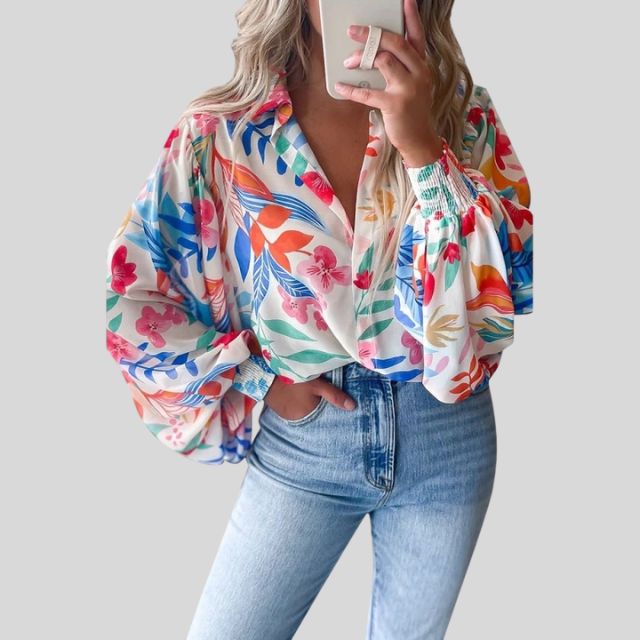 Flytende bluse med blomstertrykk