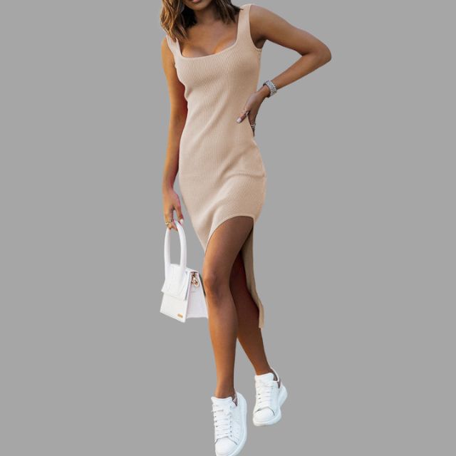 Ermeløs midikjole i ribbestrikk med sliss i siden