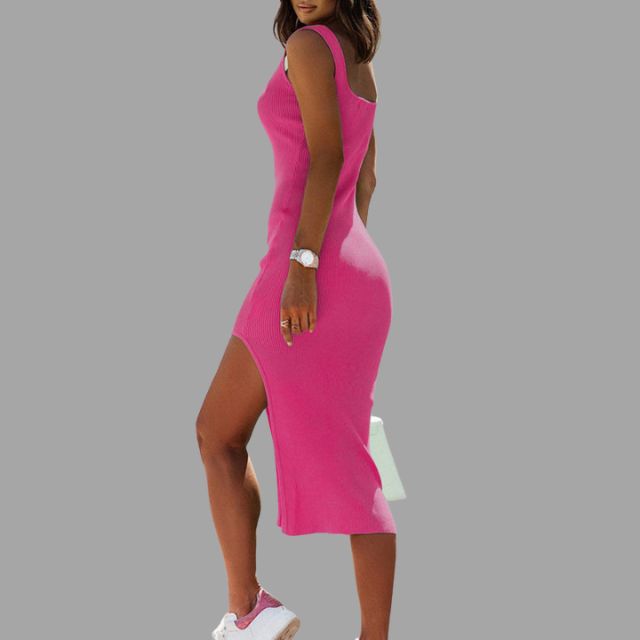 Ermeløs midikjole i ribbestrikk med sliss i siden