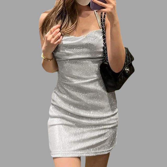 Glitrende bodycon-kjole med spaghettistropper