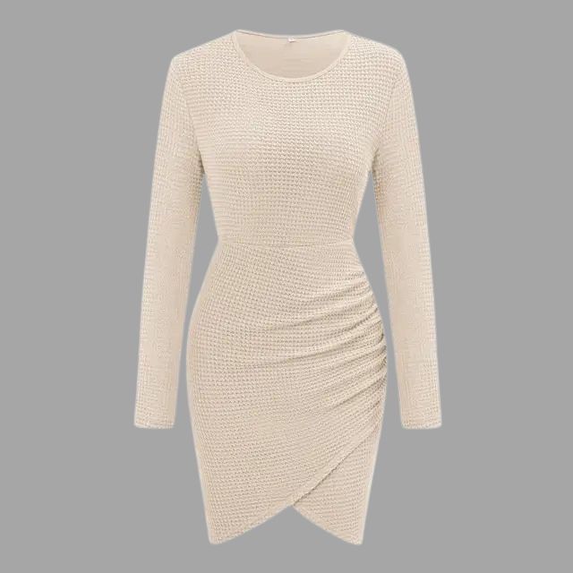 Elegant langermet minikjole med asymmetrisk nederkant