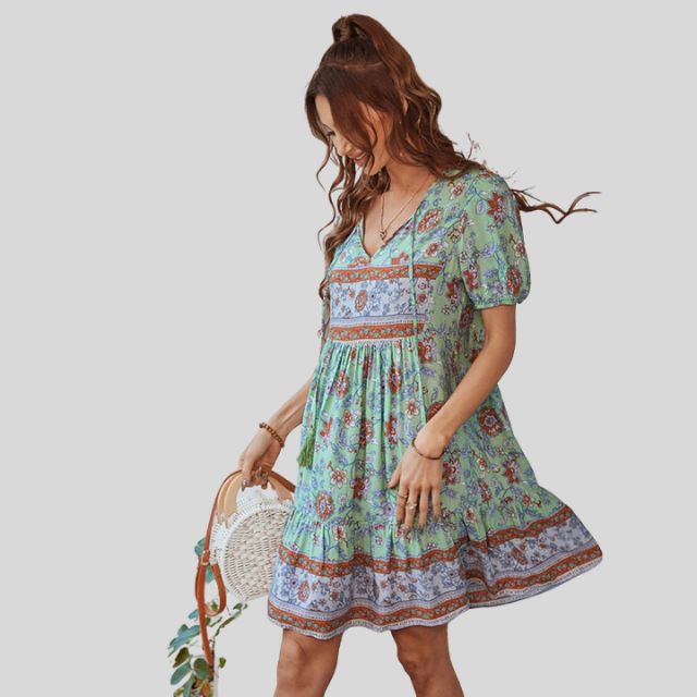 Boho-chic blomstrete kjole med høy midje