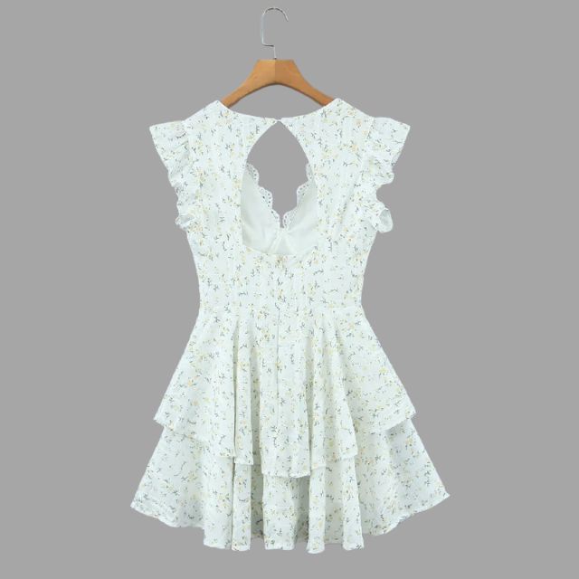 kjole med broderi og volangdetaljer