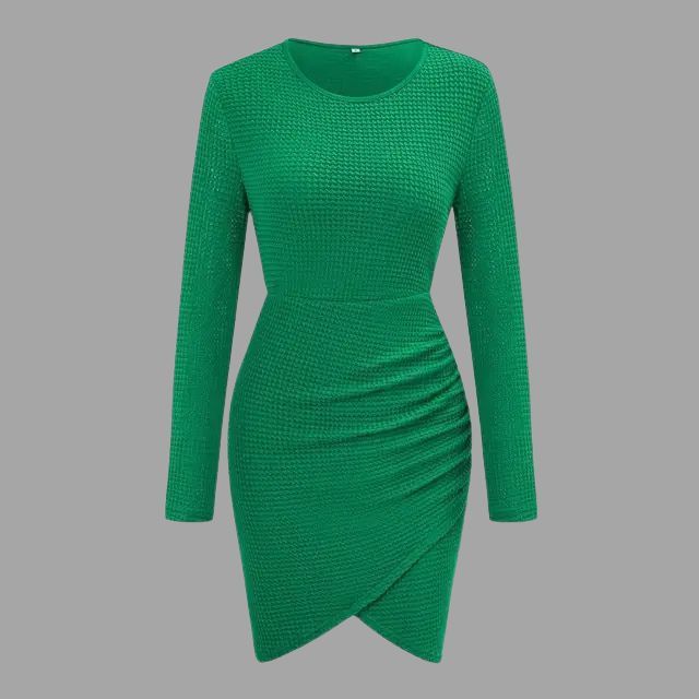 Elegant langermet minikjole med asymmetrisk nederkant