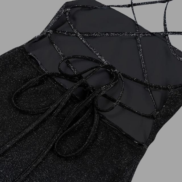 Glitrende bodycon-kjole med spaghettistropper