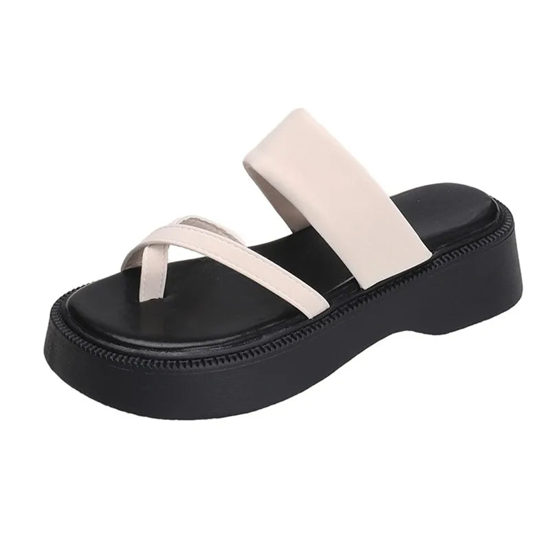 Sommerlige sandaler med klippet tå