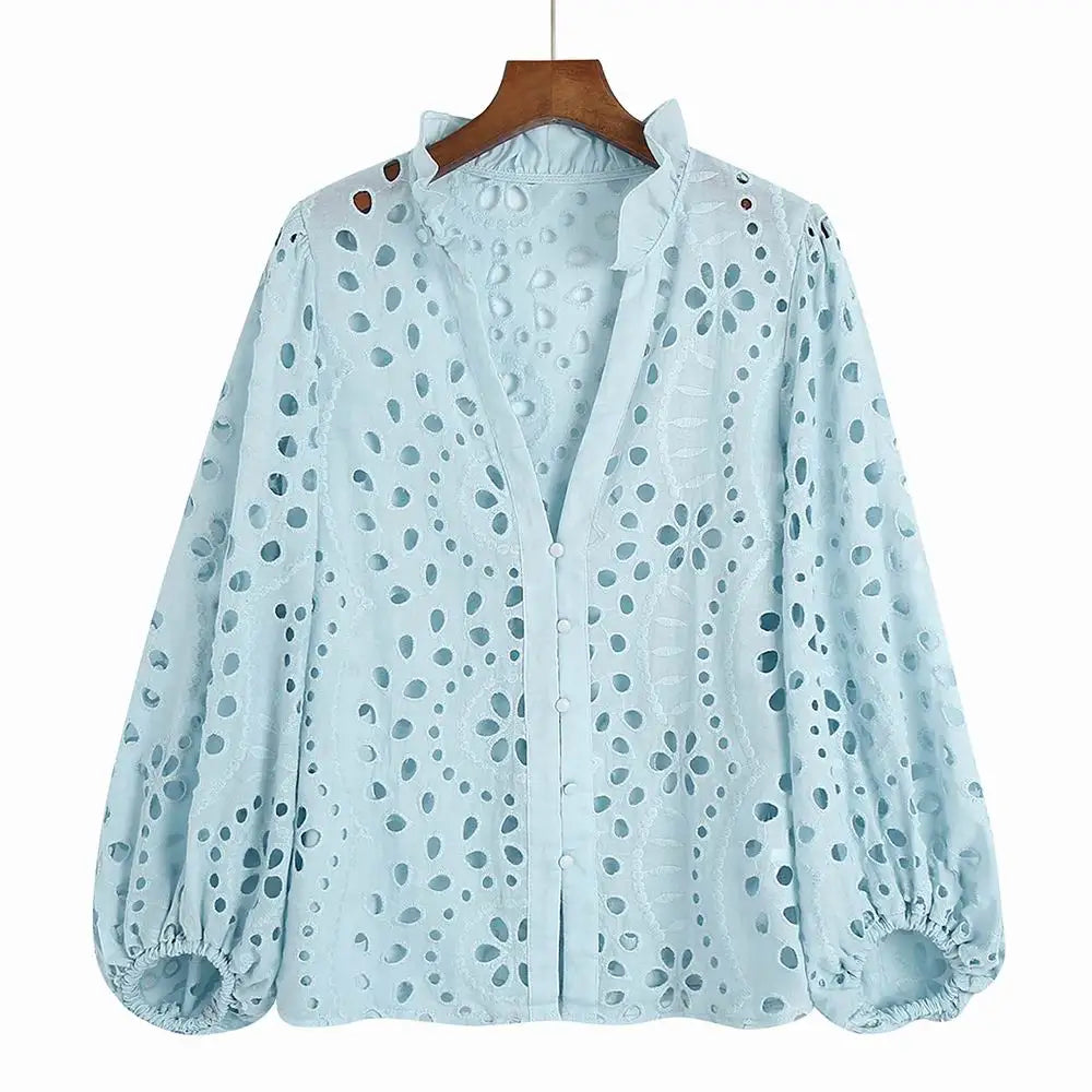Blondebluse med broderi