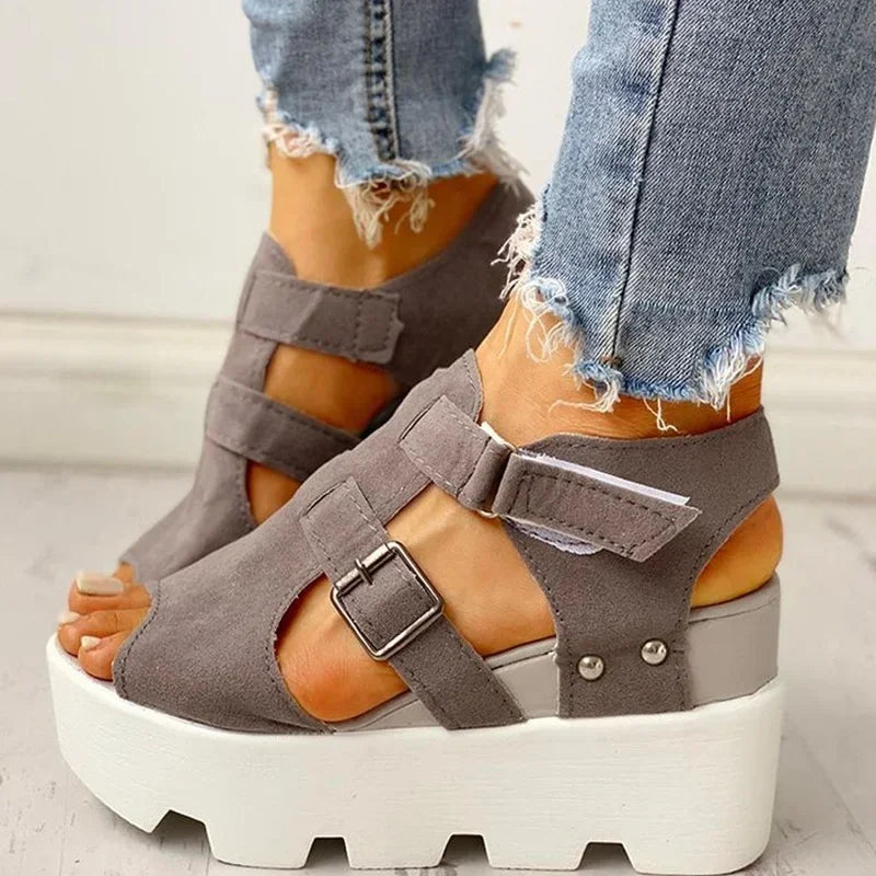Sandaler med åpen plattform