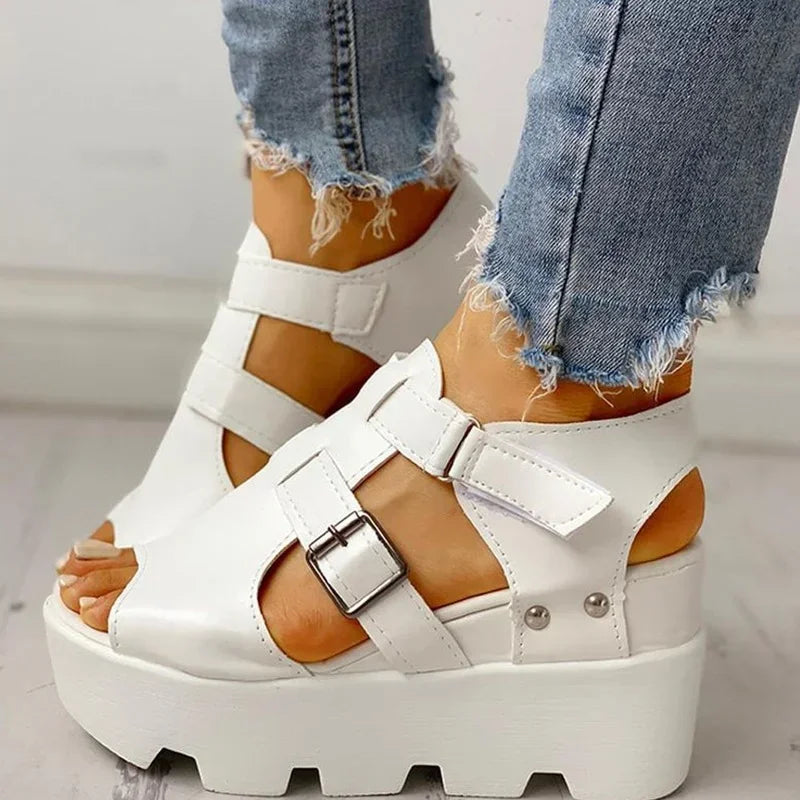 Sandaler med åpen plattform