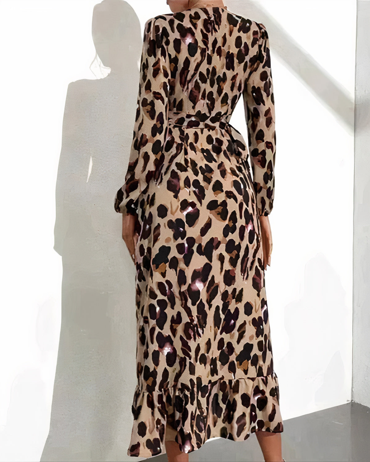Leopardmønstret kjole