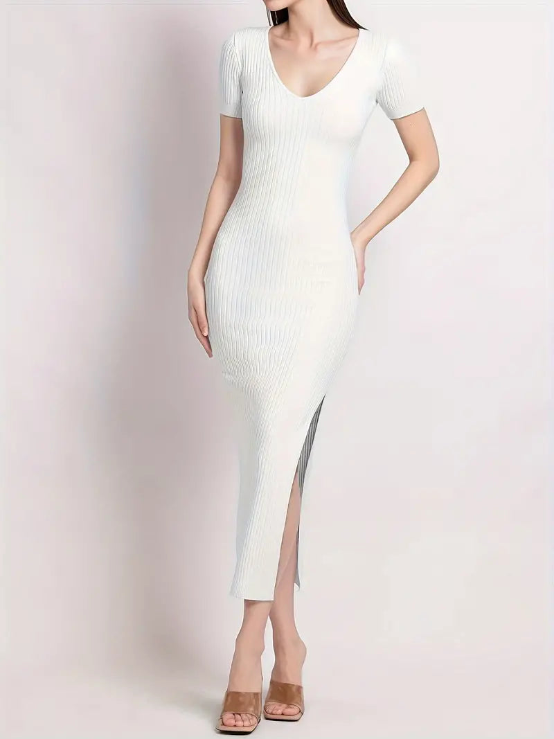 Kjole med lårsliss og V-hals