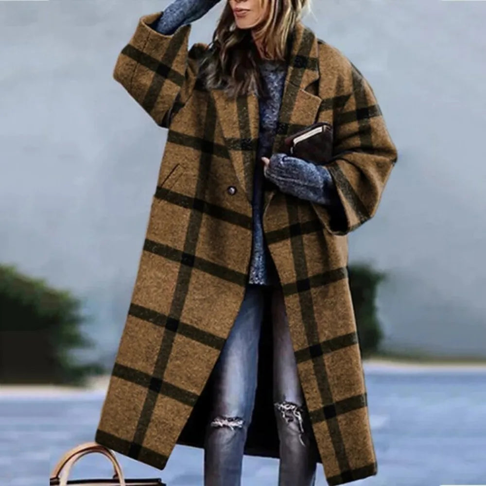 Trenchcoat med abstrakt trykk og bredt revers
