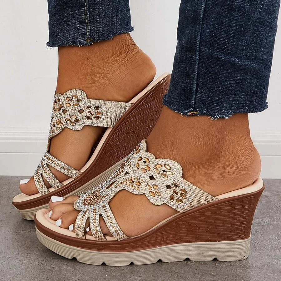 Sandaler med kilehæl og rhinestones