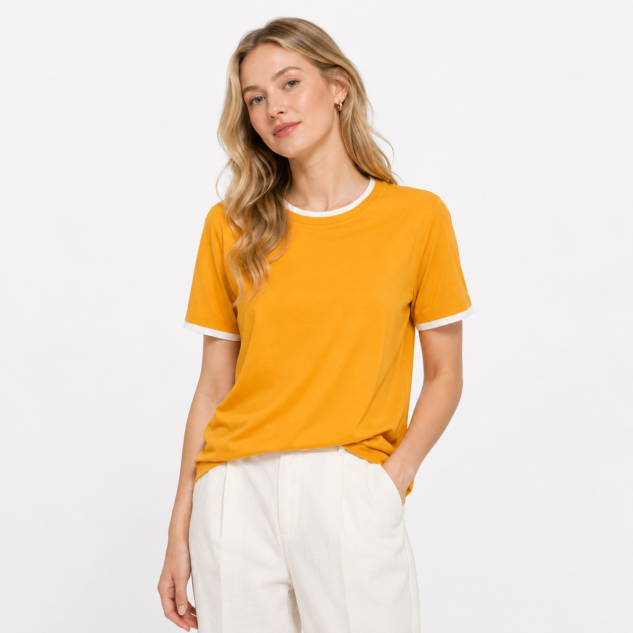 Minimalistisk T-skjorte til Dame – Sommertopp med Contrast Trim