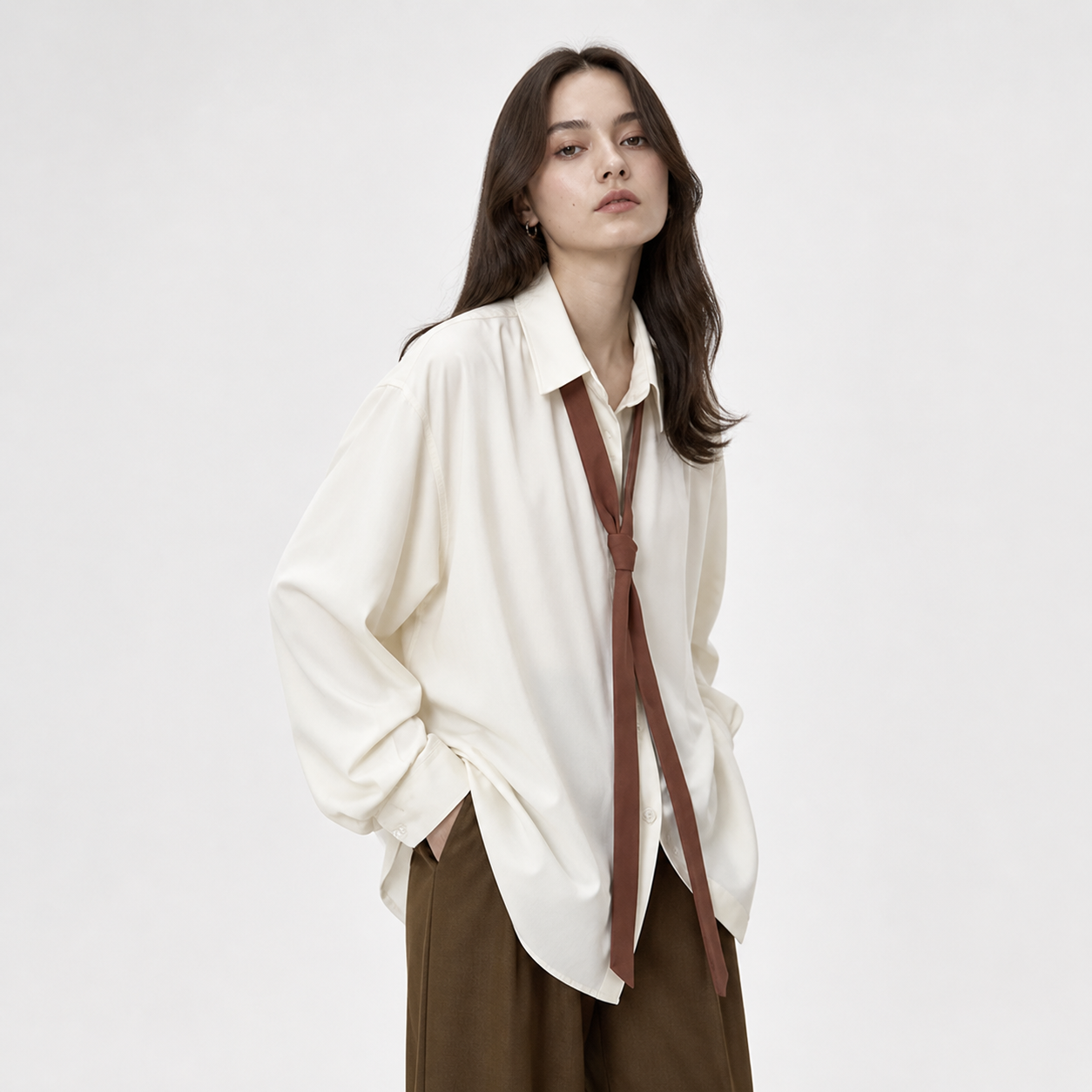 Oversized Bluse til Dame – Knytekrage & Elegant Løs Passform