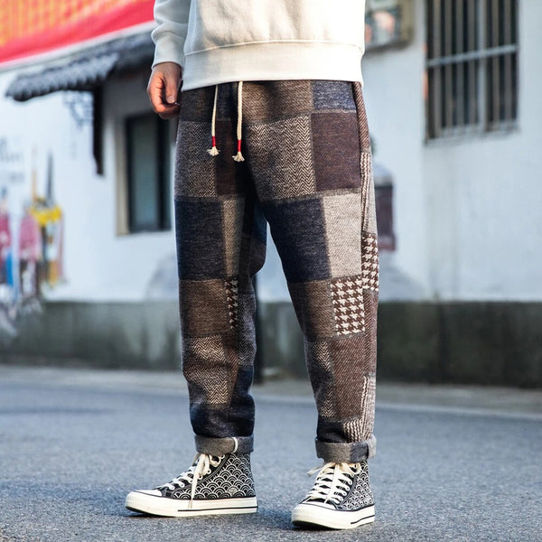 Joggers i bomull med lappeteppe-panel