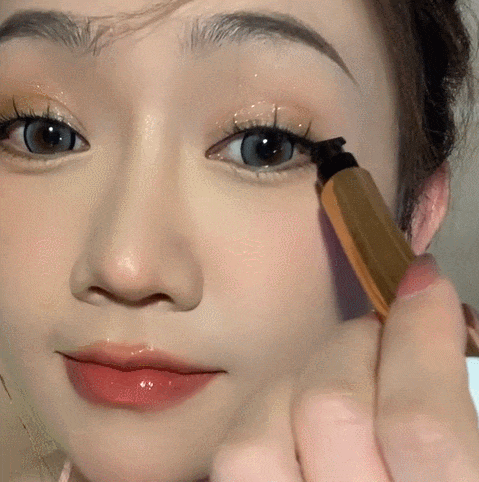 Katelijn | Elegant eyeliner med kattestempel