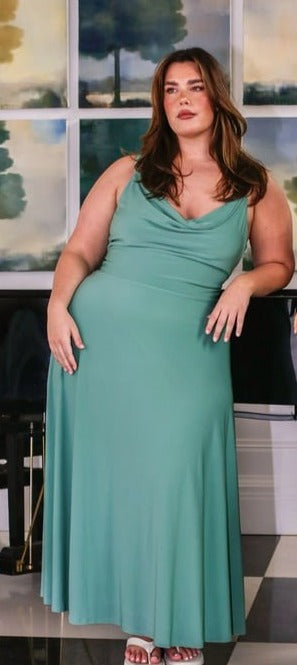 Elegant maxikjole med draperinger