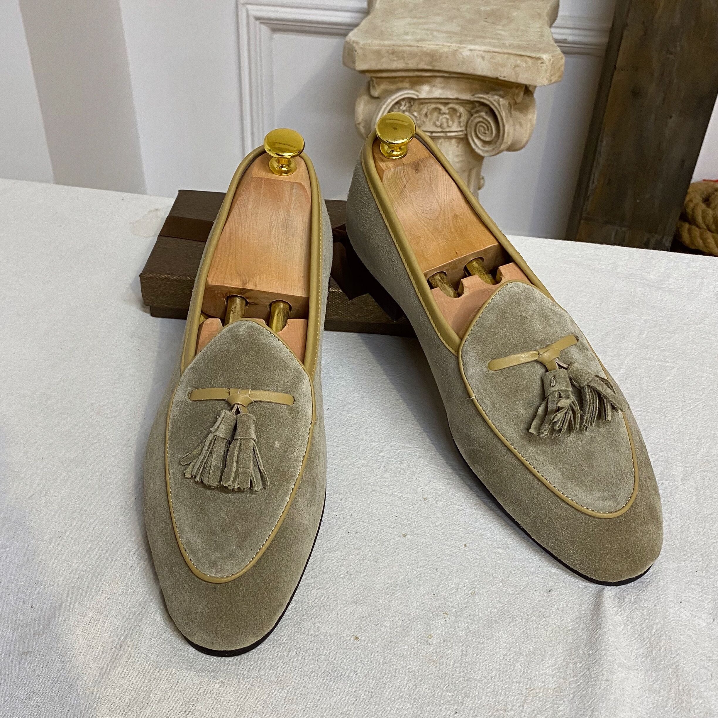 Fasjonable loafers i semsket skinn