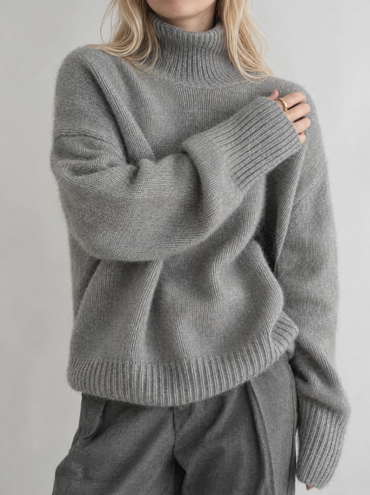 Høyhalset genser dame i beige strikk – bilde 3