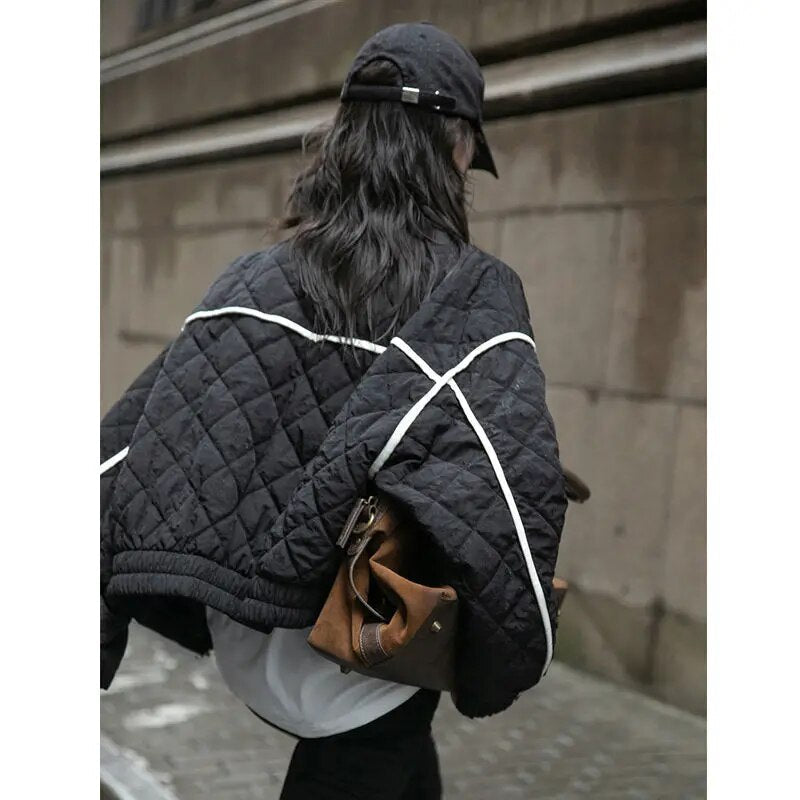 Stilig, svart, vattert kåpe for kvinner