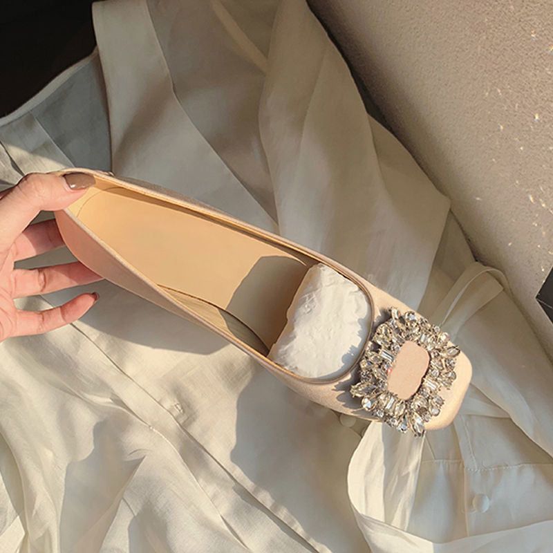 Pyntede ballerinaer med satengfinish