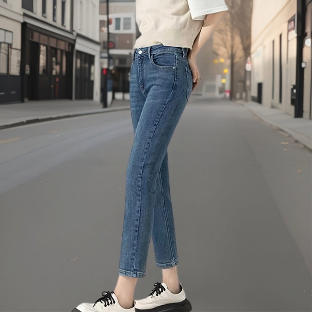 Amira | Trendige denimbukser med utringning