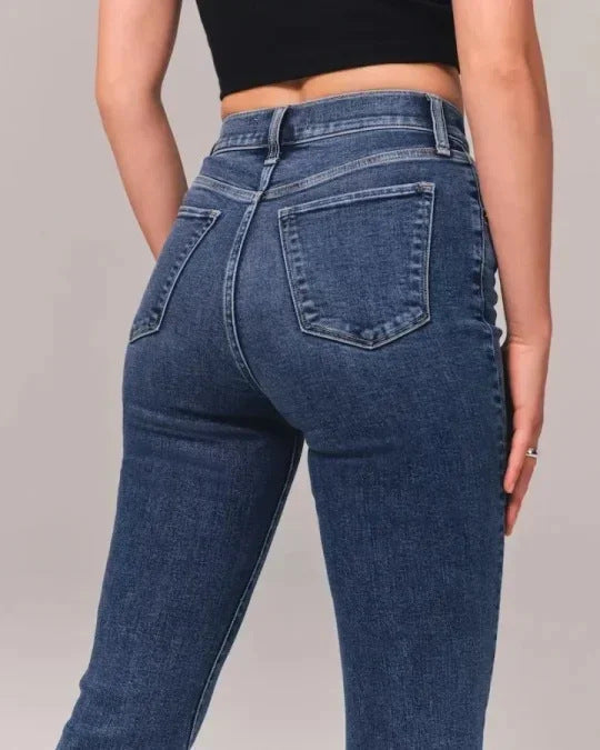 Utsvungne jeans med høy midje og