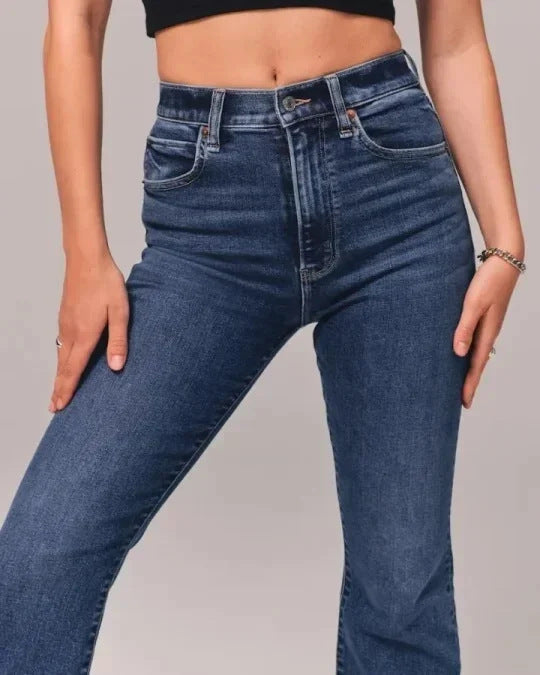 Utsvungne jeans med høy midje og