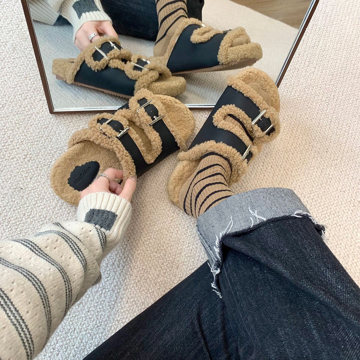 Fuzzy sandaler