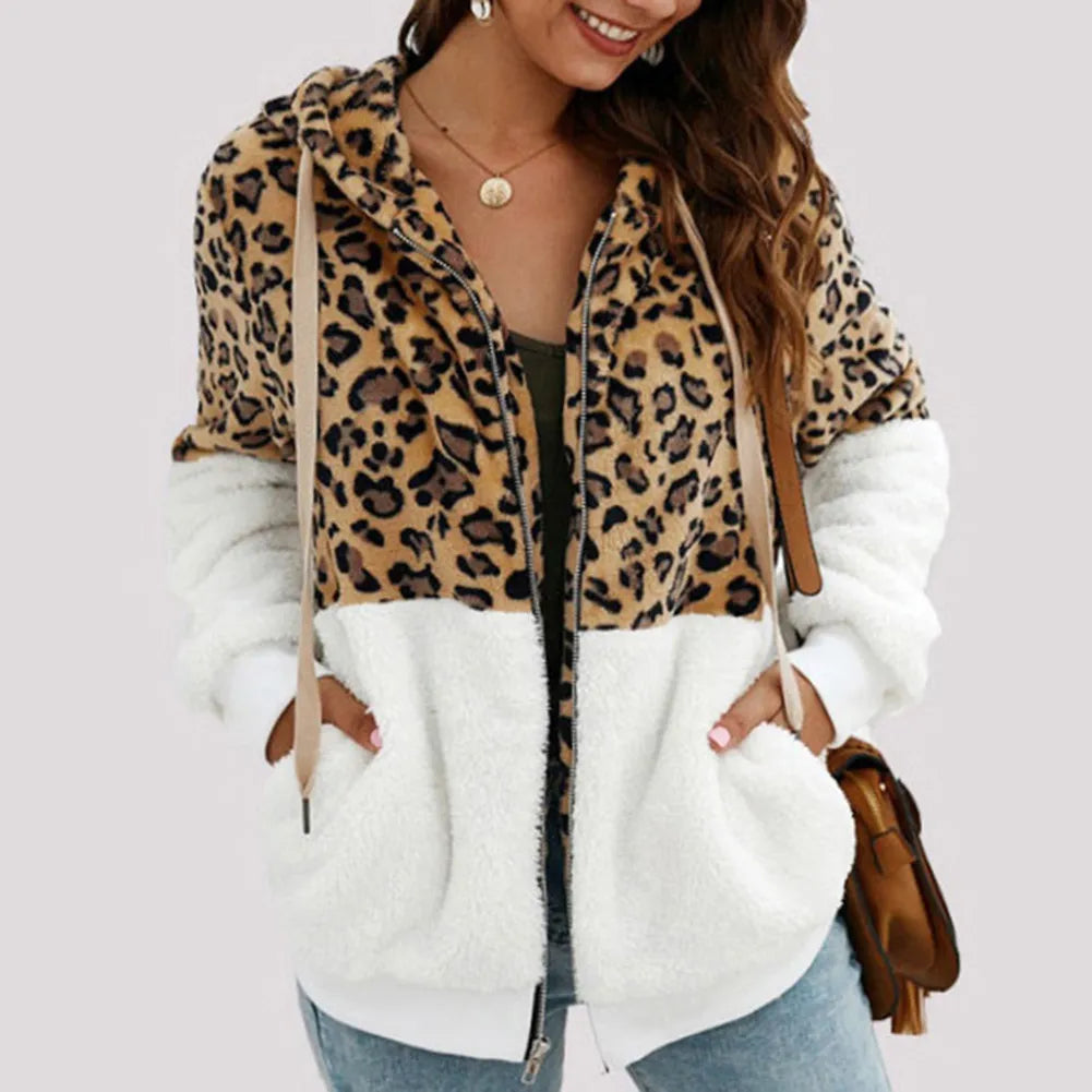 MIRA - Plysj-hettegenser med leopardmønster