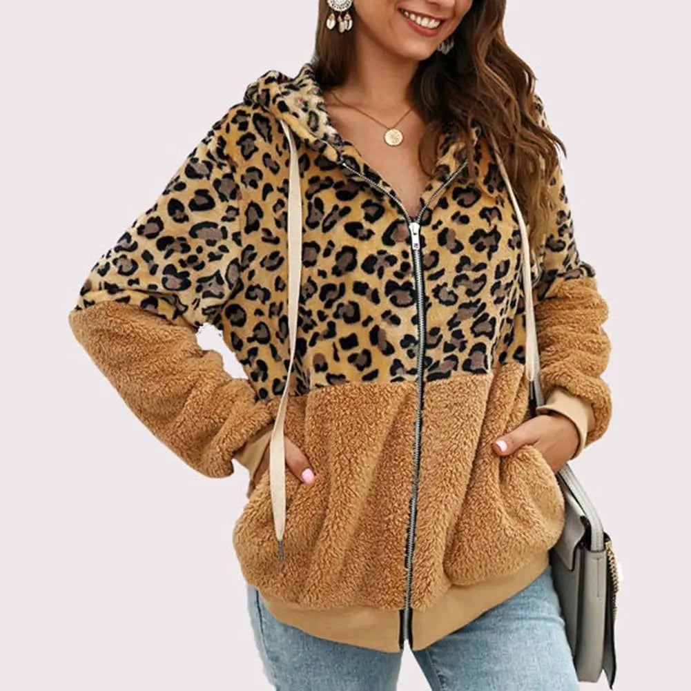 MIRA - Plysj-hettegenser med leopardmønster