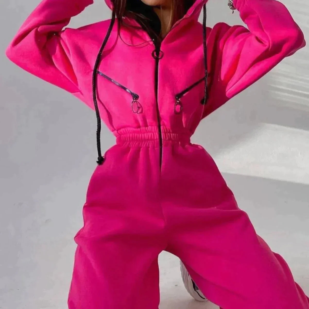 Frekk jumpsuit med hette og glidelås