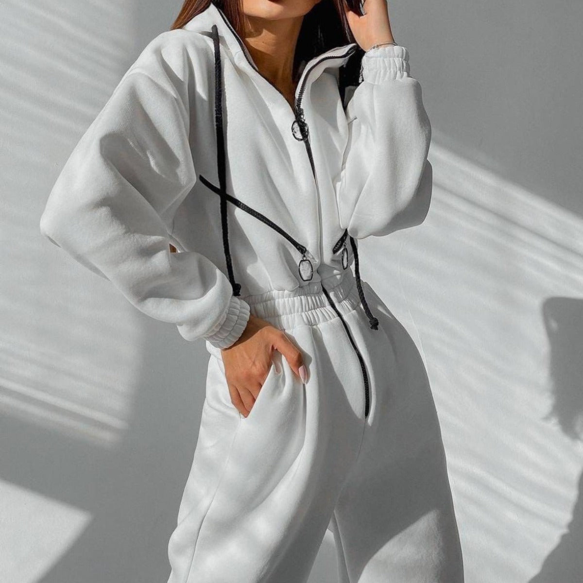 Frekk jumpsuit med hette og glidelås