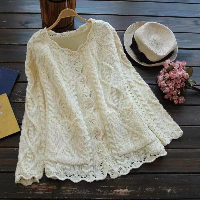 Elegant strikket cardigan med blonder