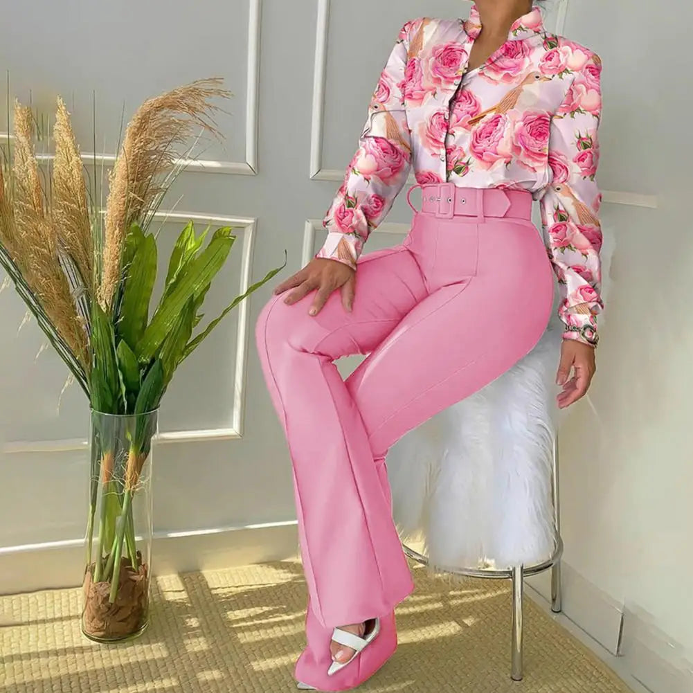 Flare bukse med matchende bluse i blomstertrykk
