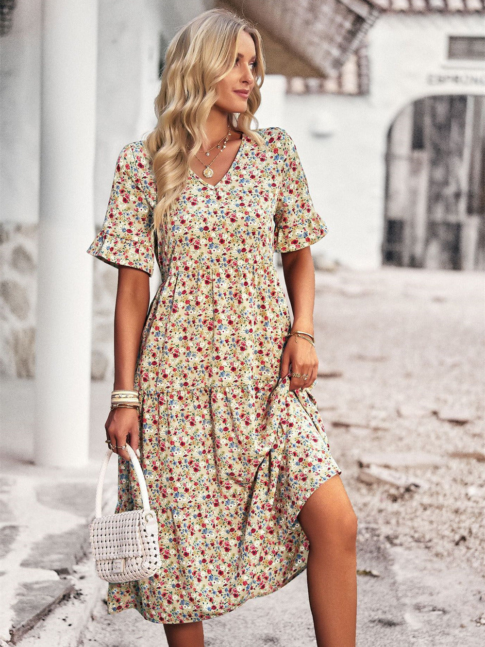 Fasjonabel elegant kjole med V-hals for kvinner