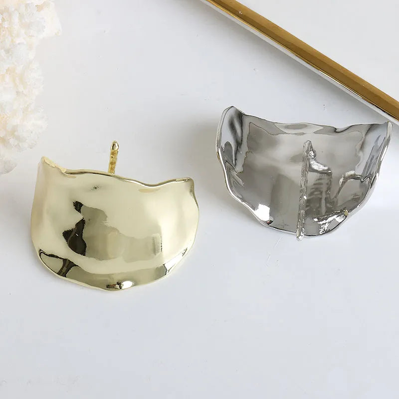Hårbånd i metall med skulpturelt design