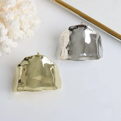 Hårbånd i metall med skulpturelt design