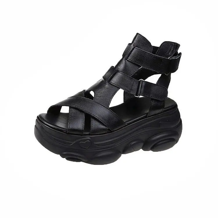 Fasjonable criscross-sandaler