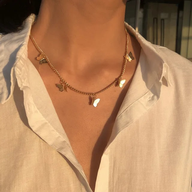 Boho choker med sommerfugl-anheng