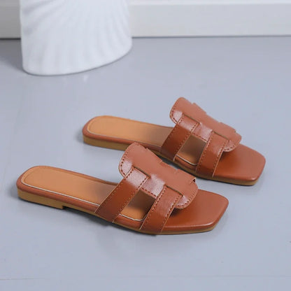 Moderne romerske flate sandaler